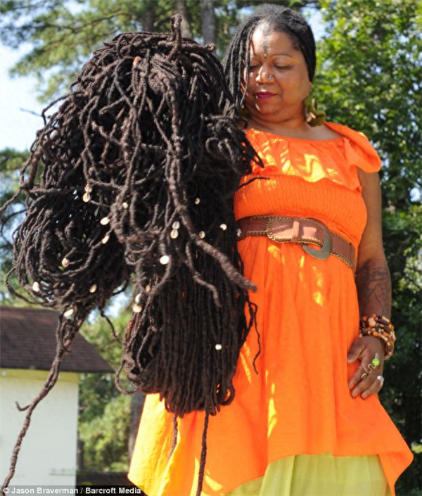 5米重38斤!女子养脏辫40多年不剪险瘫痪|曼德拉