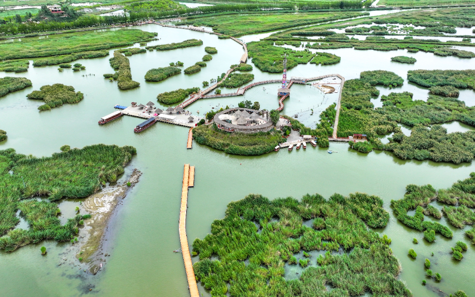 宁夏石嘴山市沙湖景区风光(2024年8月6日摄,无人机照片).