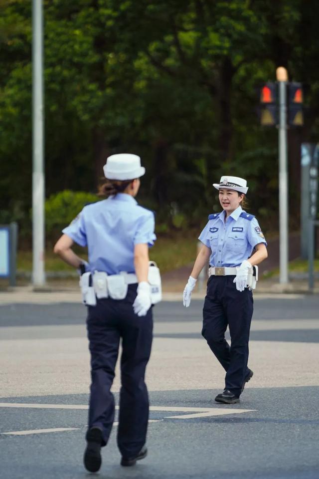 女交警照片图片