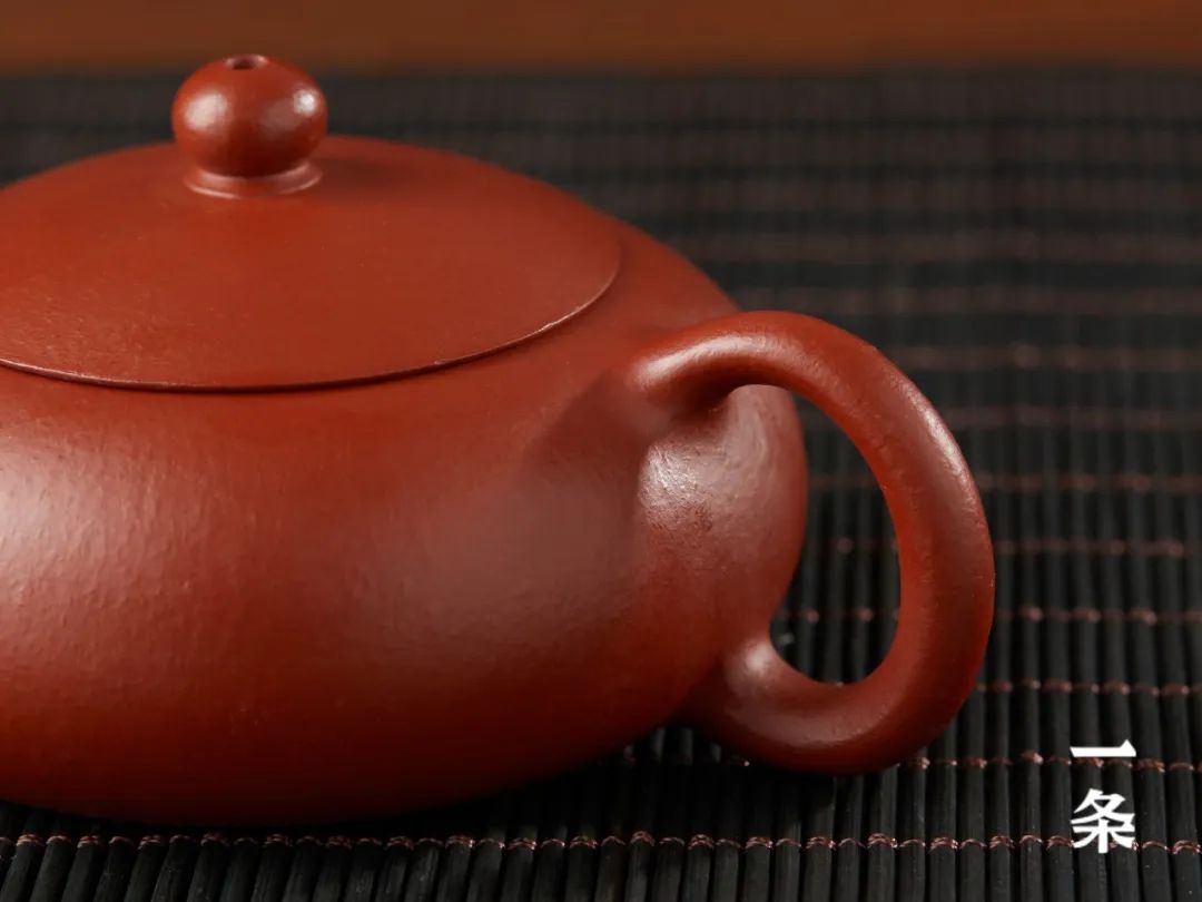 黄龙山原矿朱泥,经典小品壶,胎质纯正温润,色泽殷红