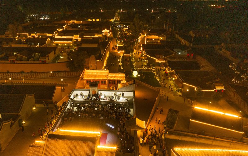 这是8月15日拍摄的河北省蔚县宋家庄镇邢家庄村夜景(无人机照片).