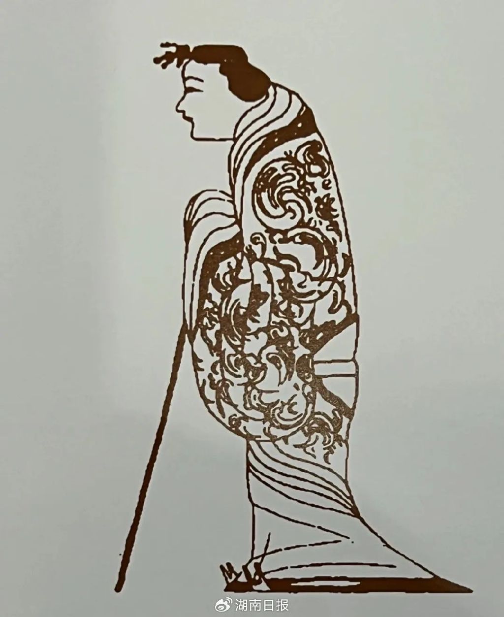 t型帛画上执杖的辛追肖像.
