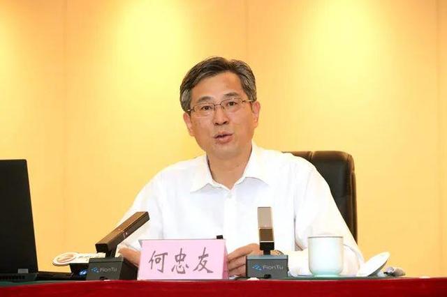2016年1月起,他先后担任广东省副省长,省委常委,政法委书记.