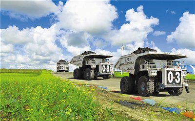 国内首台220吨级矿用自卸卡车纯电动化改造完成整机安装