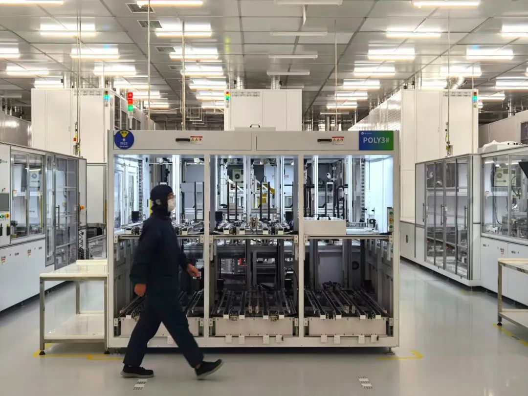 扬州棒杰车间一角，赶碳号摄