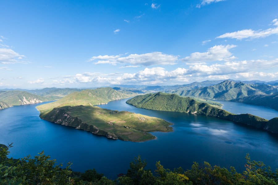 巍巍长白山 荡荡三江源