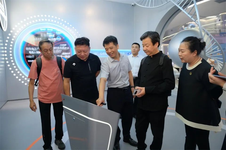 博物馆,展馆行业专家莅临烟台核医疗科技馆参观调研