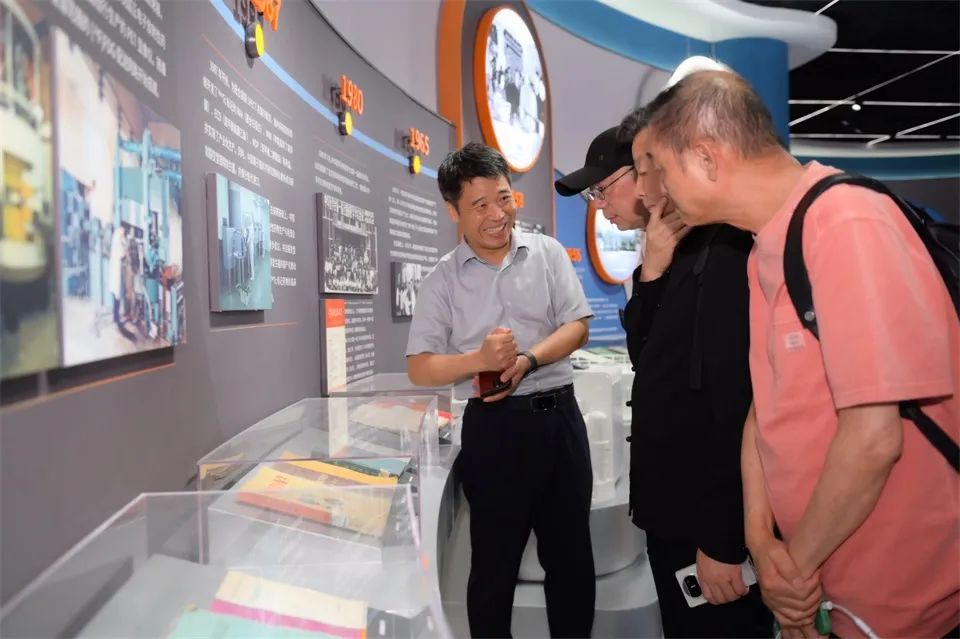 博物馆,展馆行业专家莅临烟台核医疗科技馆参观调研