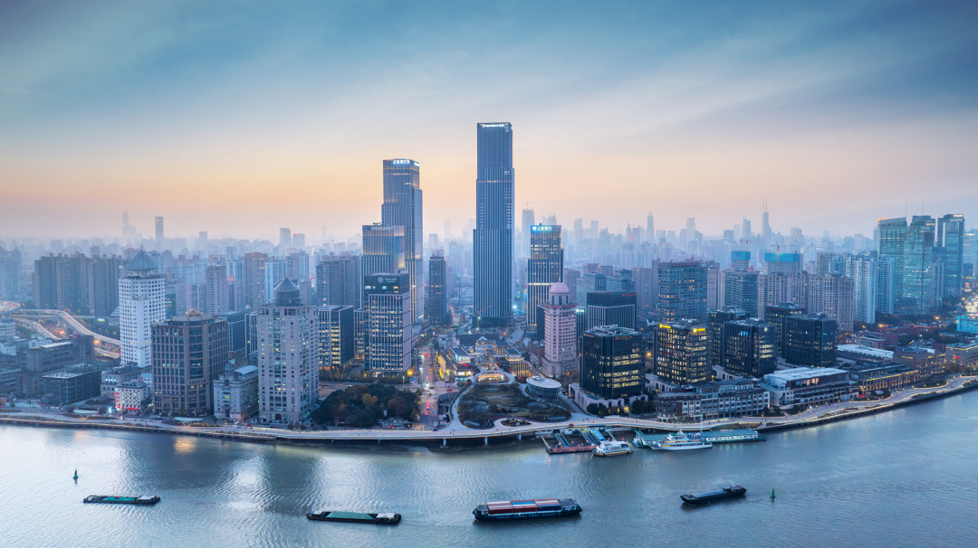 绿地外滩中心超高层行政公馆——外滩·天幕1715,凭借其无与伦比的360