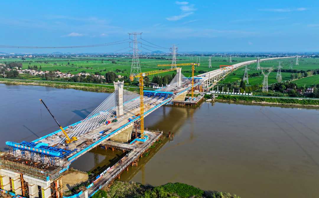 安徽庐江:杭埠河特大桥合龙