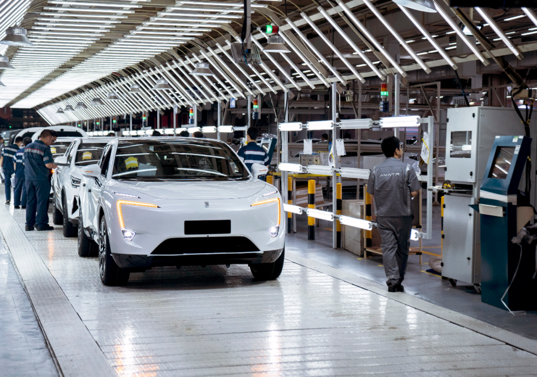 重庆市江北区的长安汽车生产基地车间.李前磊摄