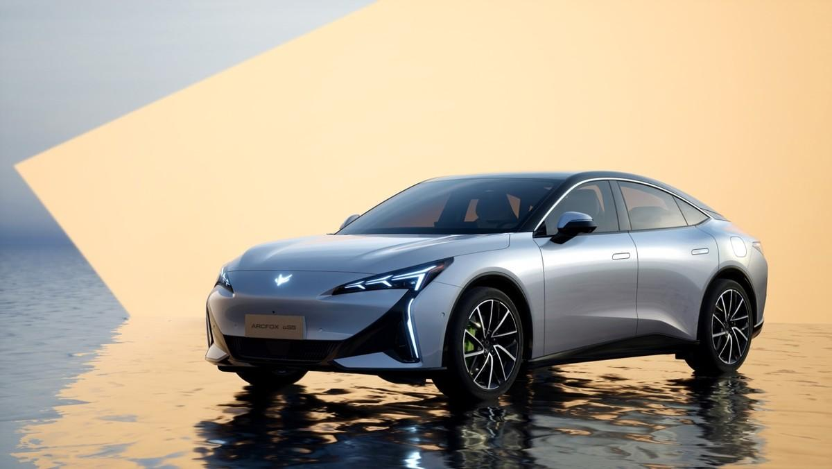 走进北汽蓝谷极狐麦格纳工厂,探寻极狐品牌驶入快车道背后的秘密