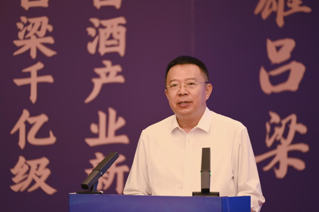 (图为吕梁市委副书记,市长张广勇致辞)