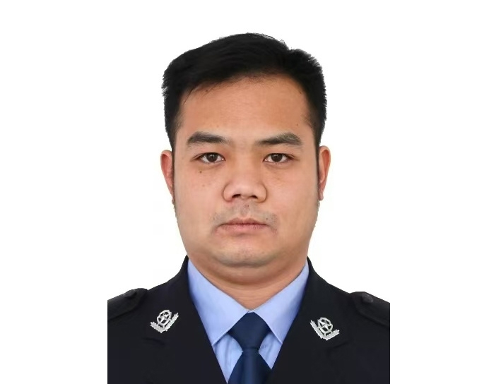 图为李燮照片.