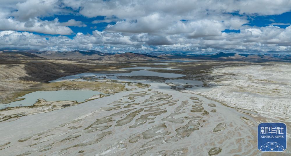 8月24日,雅鲁藏布江源头周边的湿地景色(无人机照片).