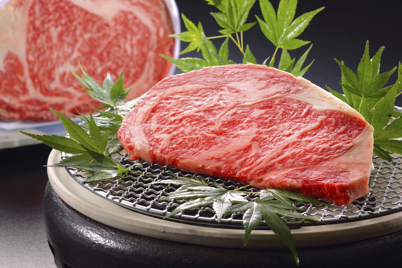 日本进入消费降级时代:日元大幅贬值,上班族连牛肉饭和拉面都快吃不起