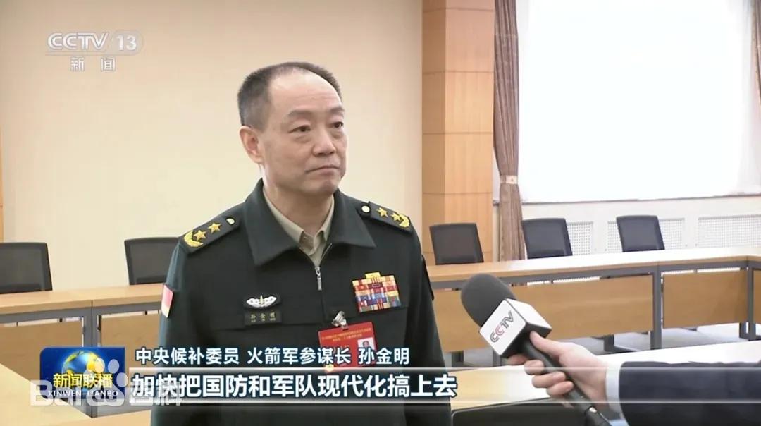 曾任原第二炮兵某训练基地司令员等;2022年接替李玉超出任火箭军参谋