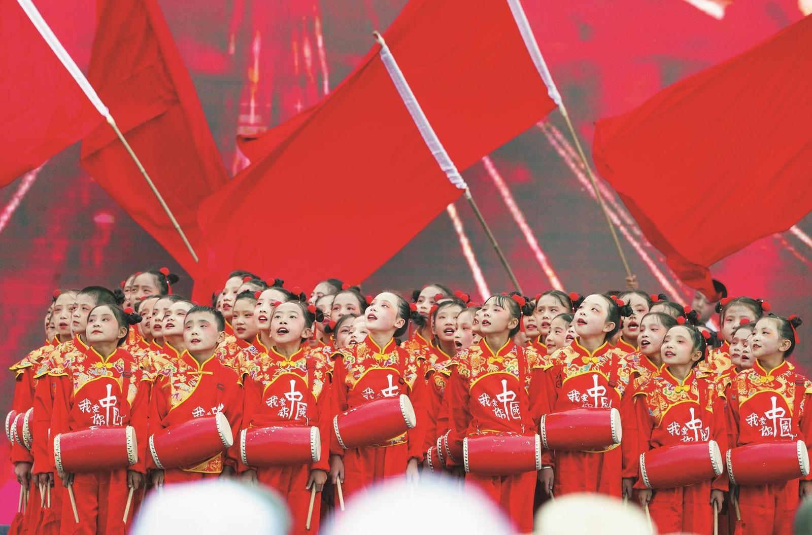 孩子们齐唱红歌.西海全媒体记者 祁晓军 摄
