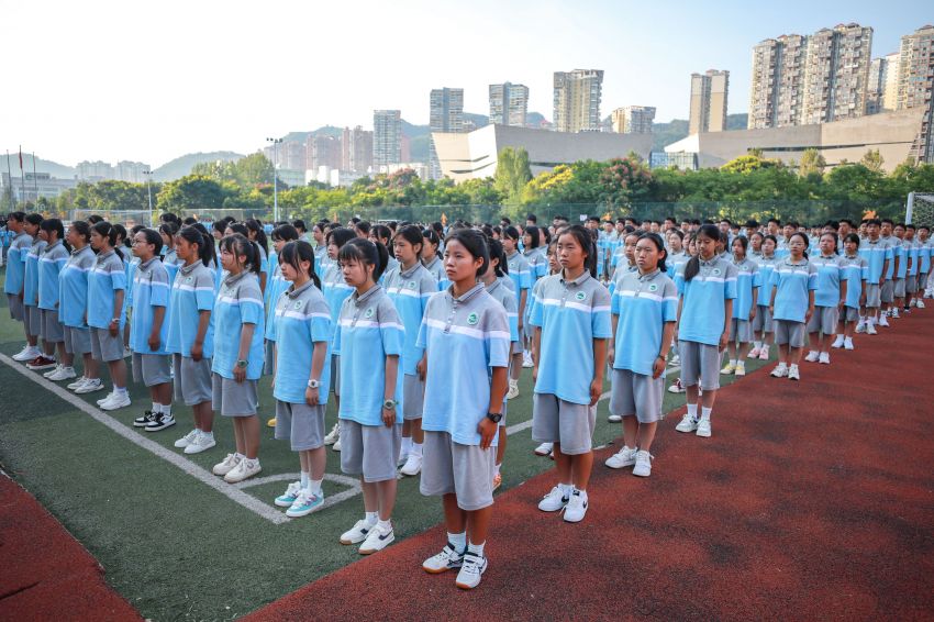 青春不畏骄阳,毕节民中新生军训"热辣滚烫"