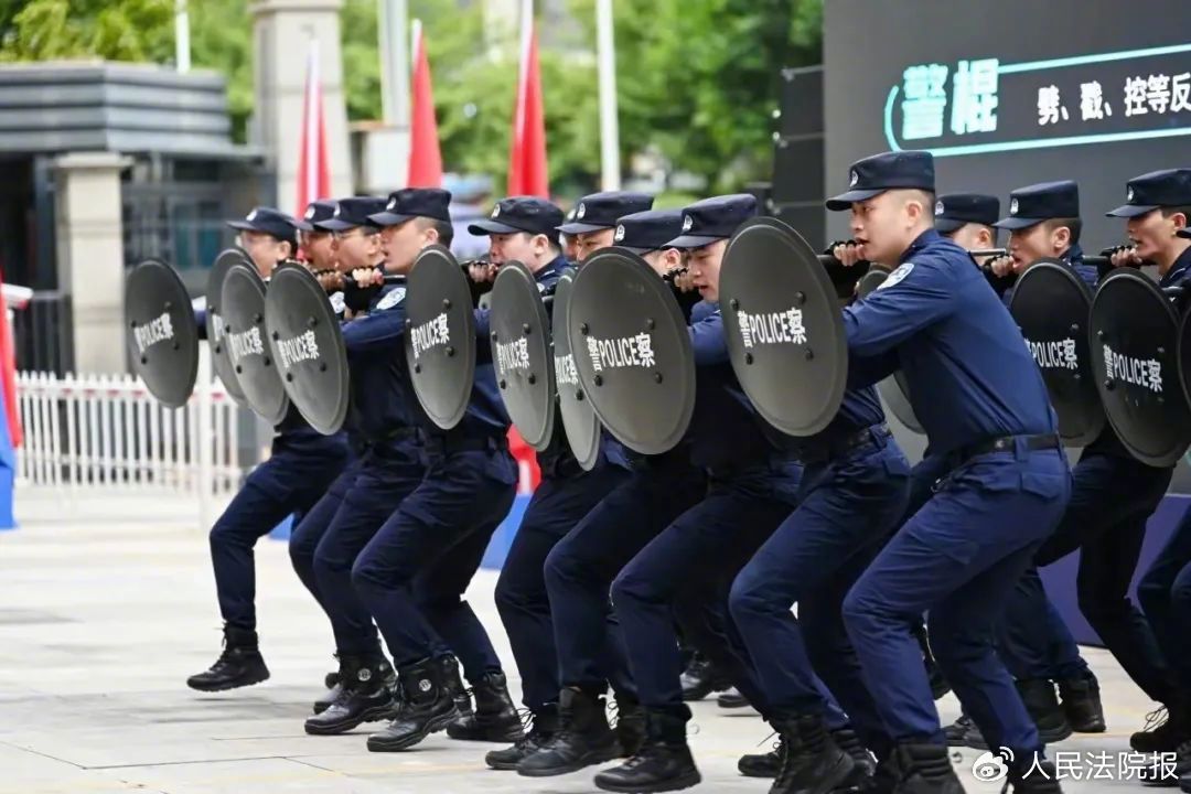 我是中国人民警察,我宣誓……"执法公正,纪律严明"总要求"对党忠诚