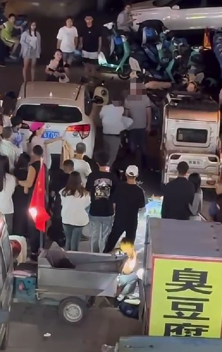 山东高密当街发生持刀砍人事件致1人死亡,警方通报_新浪财经_新浪网