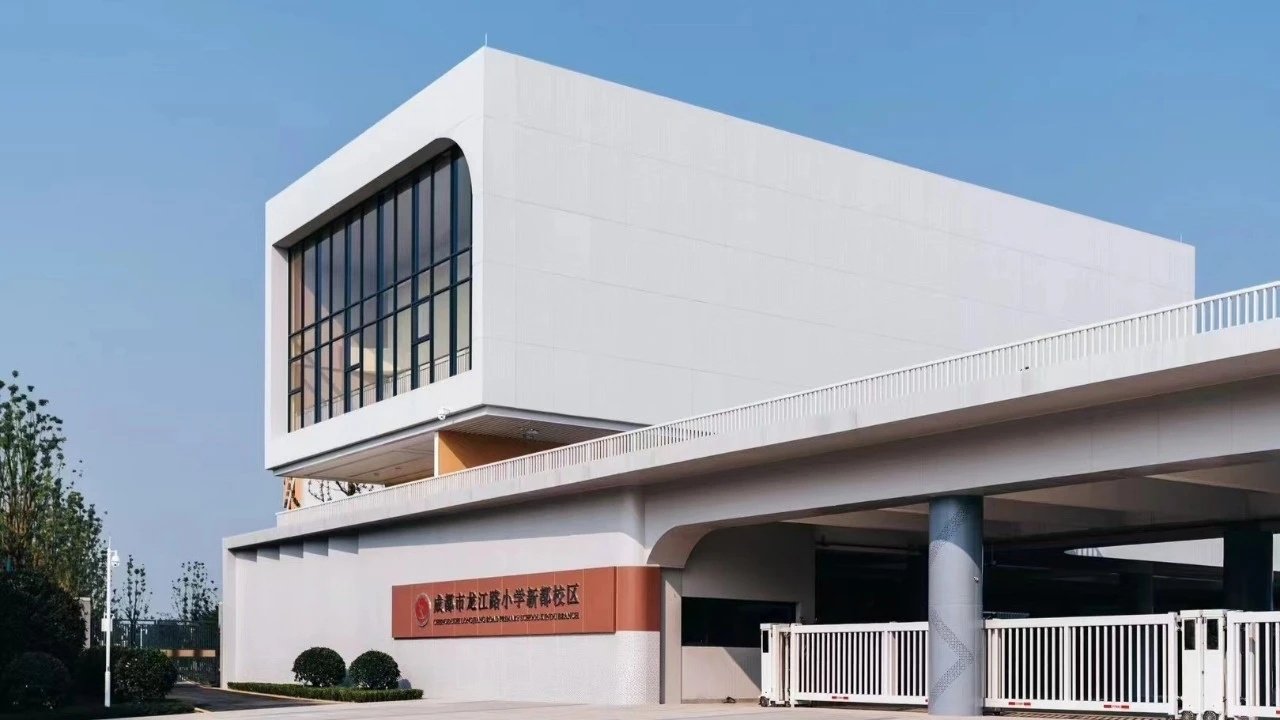 3所小学,2所幼儿园以及2所k12学校,尤其是旃檀中学,旃檀小学得到