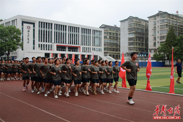 【开学季·军训】安化一中举行2024级新生军训会操表演暨表彰大会