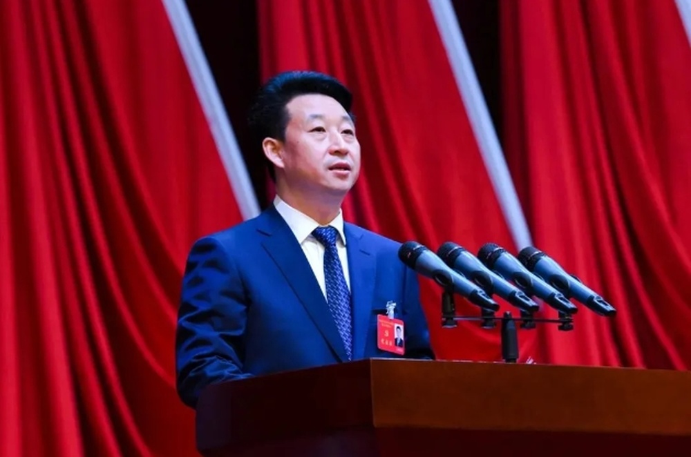 省委党校研究生学历,曾任甘肃省白银市白银区委书记,武威市副市长