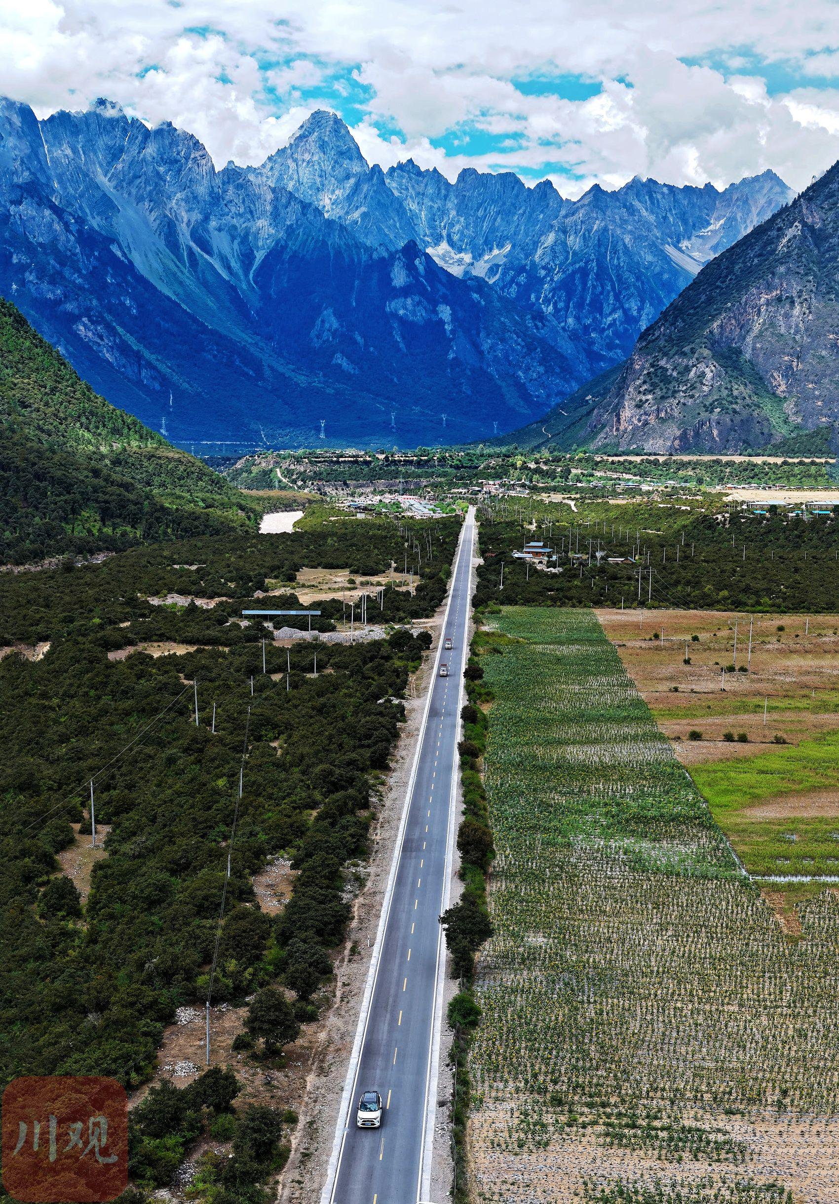 感受"两路"精神 领略沿线美景|向云端——寻路川藏线上的中国