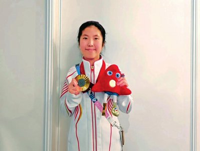 16岁四川姑娘金芋成夺得巴黎残奥会乒乓球女双金牌