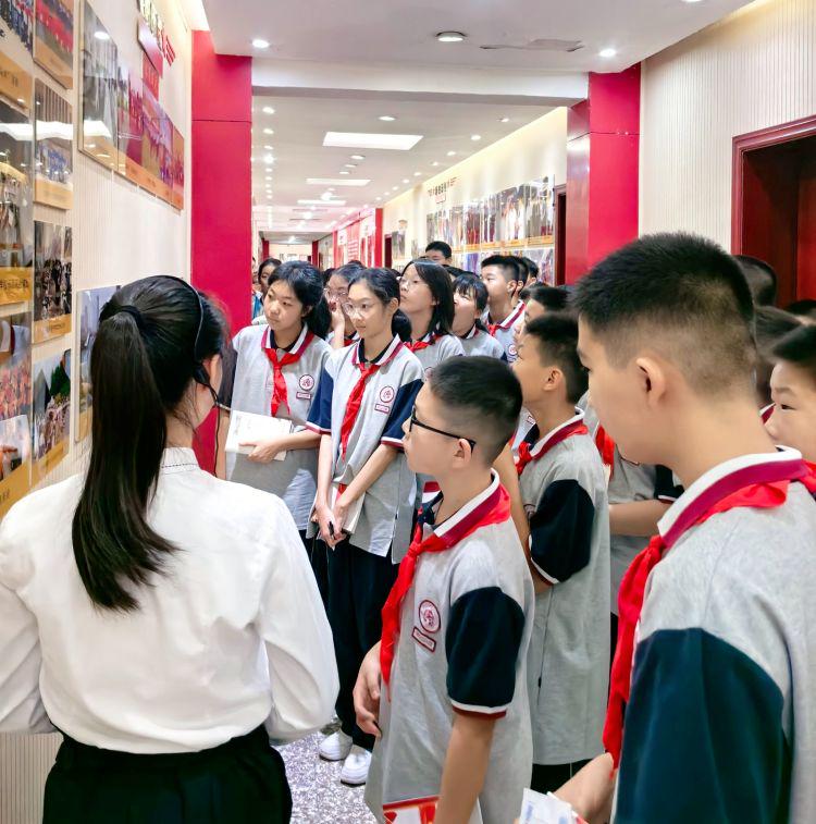 西安市育才中学开展新生入学系列教育活动