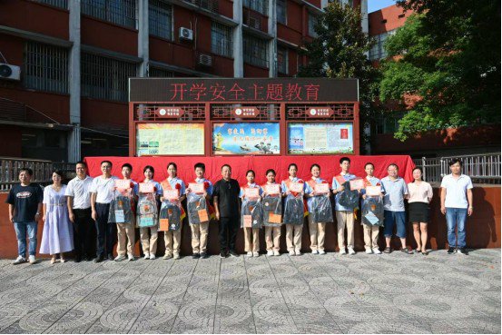 湘潭市湘钢二中举行新学期开学典礼