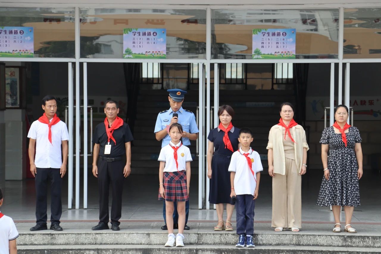 岩寺小学举行秋季开学典礼