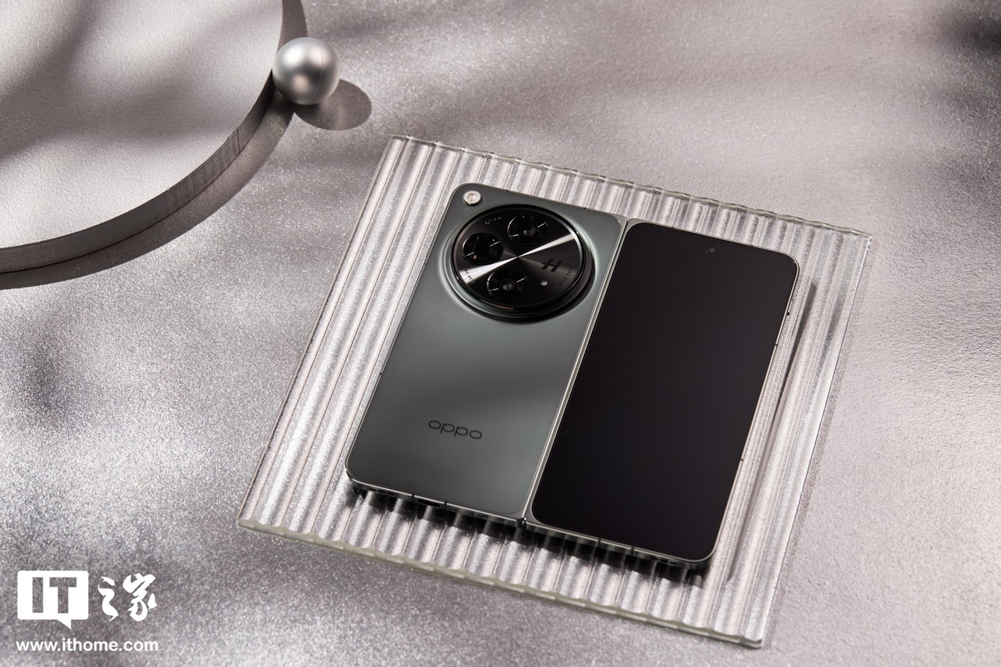 消息称 oppo find n5 有望成为首款骁龙 8 gen 4 大折叠手机