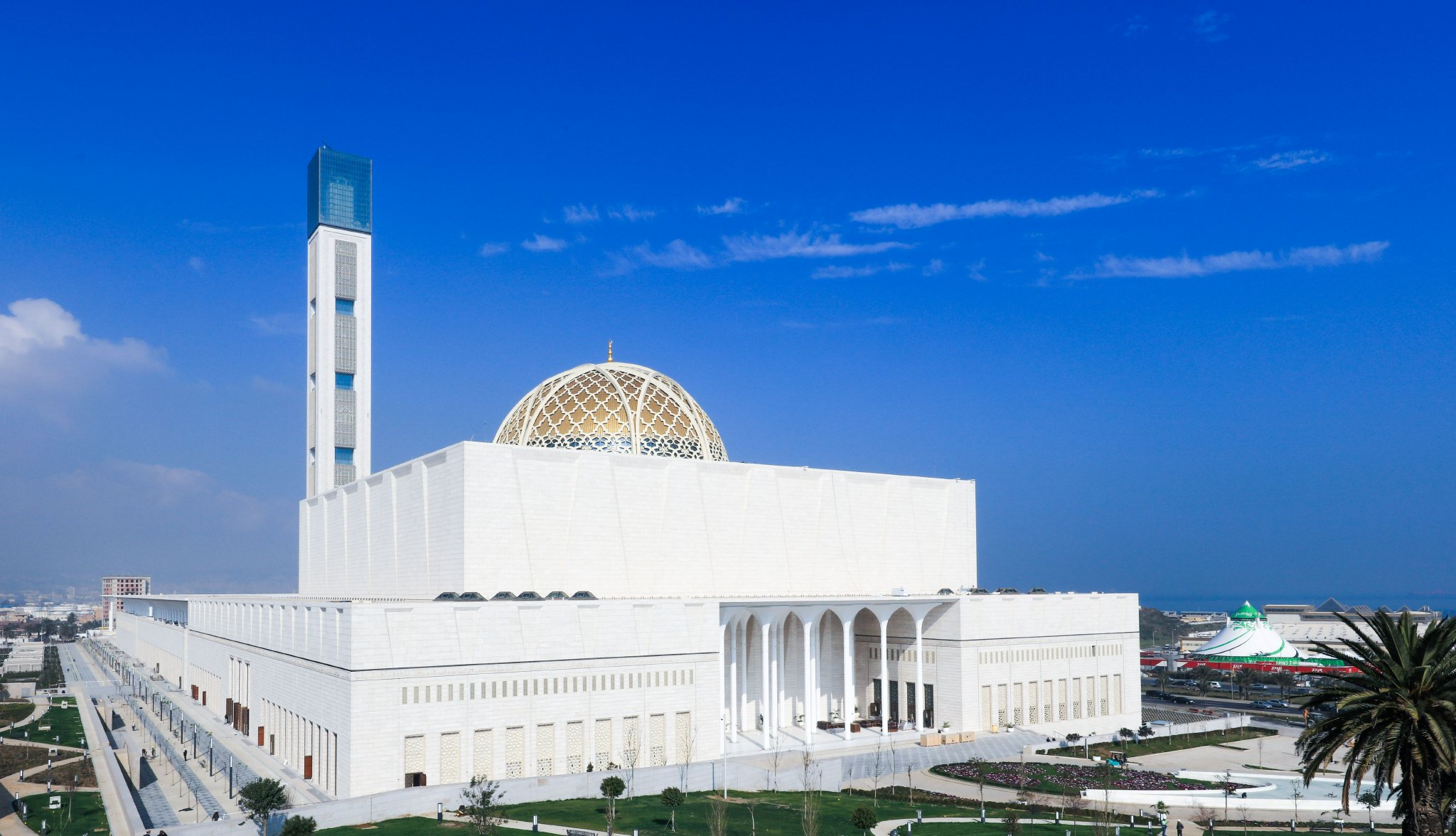 印在阿尔及利亚纸币上的"中国建造"名片