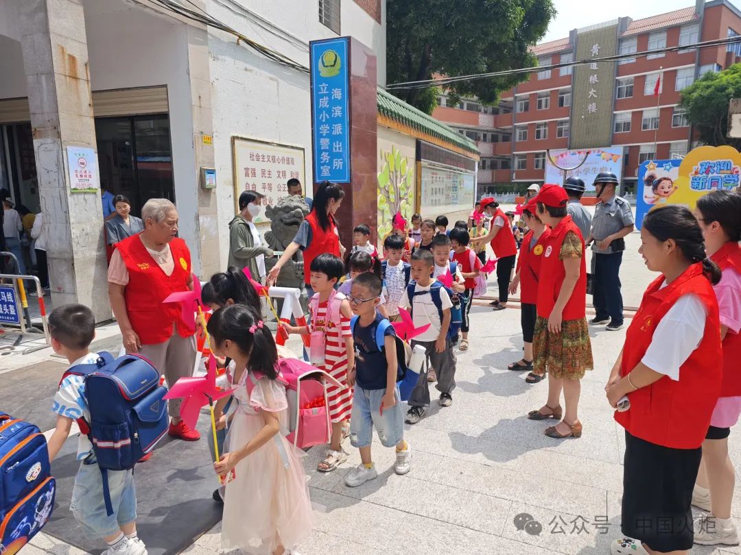 龙岩市9月3日,福建省龙岩市长汀县18个乡镇关工委联合派出所,司法所