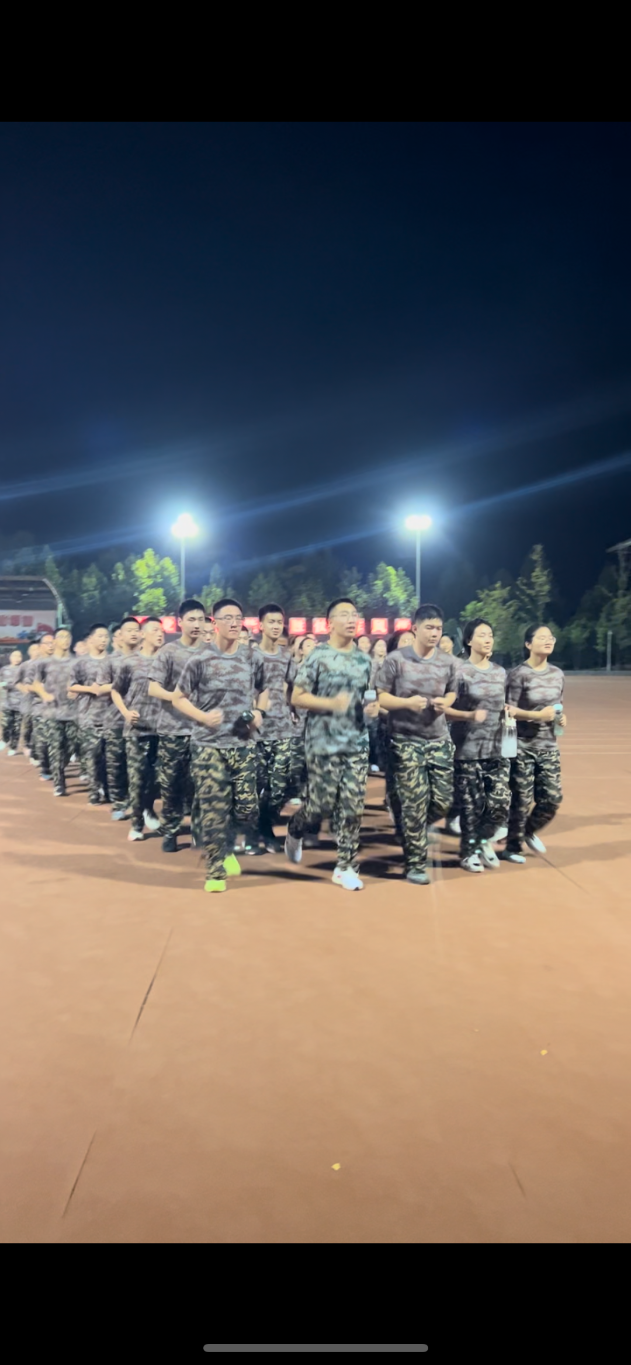 西安市育才中学举行2024级新生国防教育开营仪式