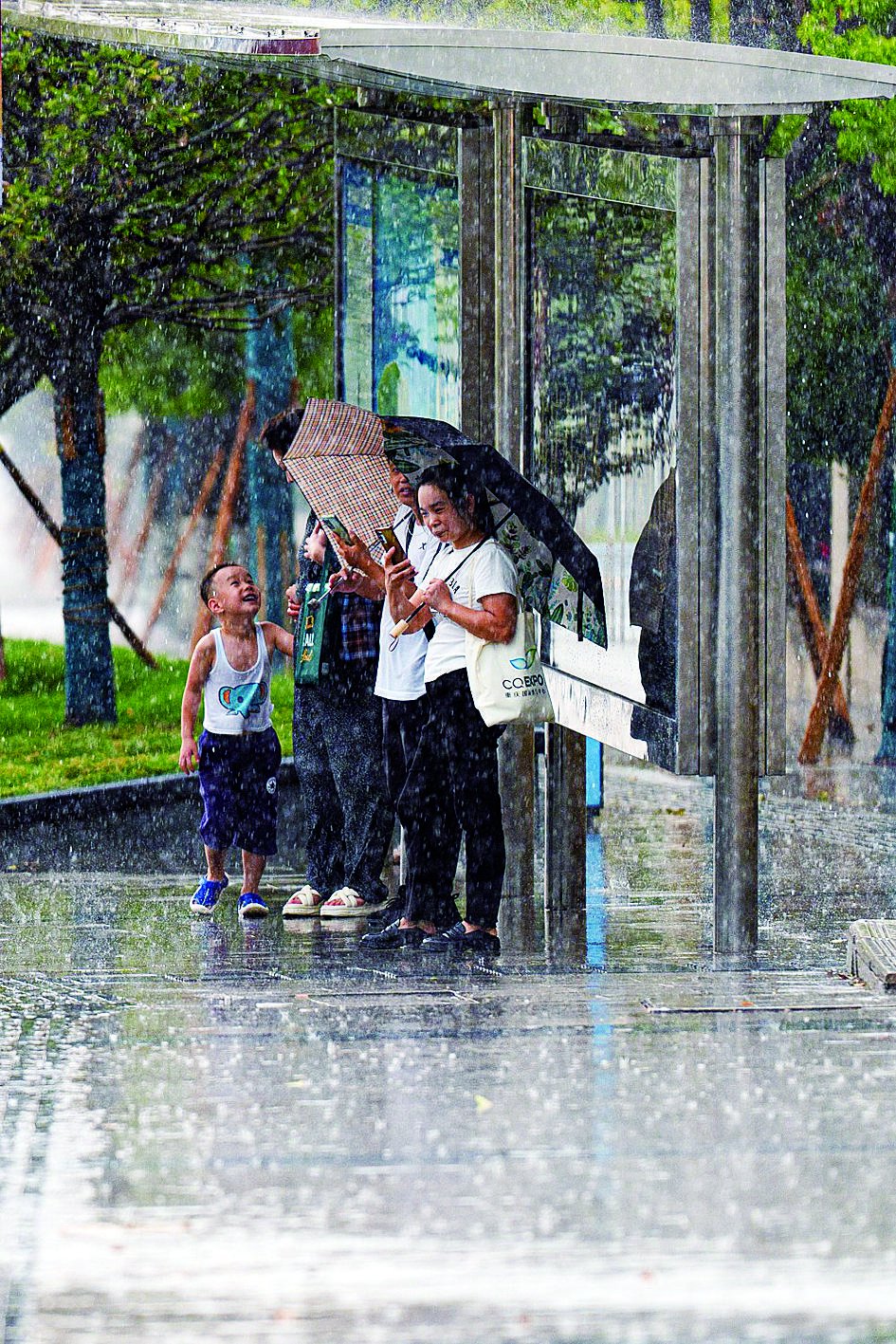 一场瓢泼大雨后重庆还会热吗?