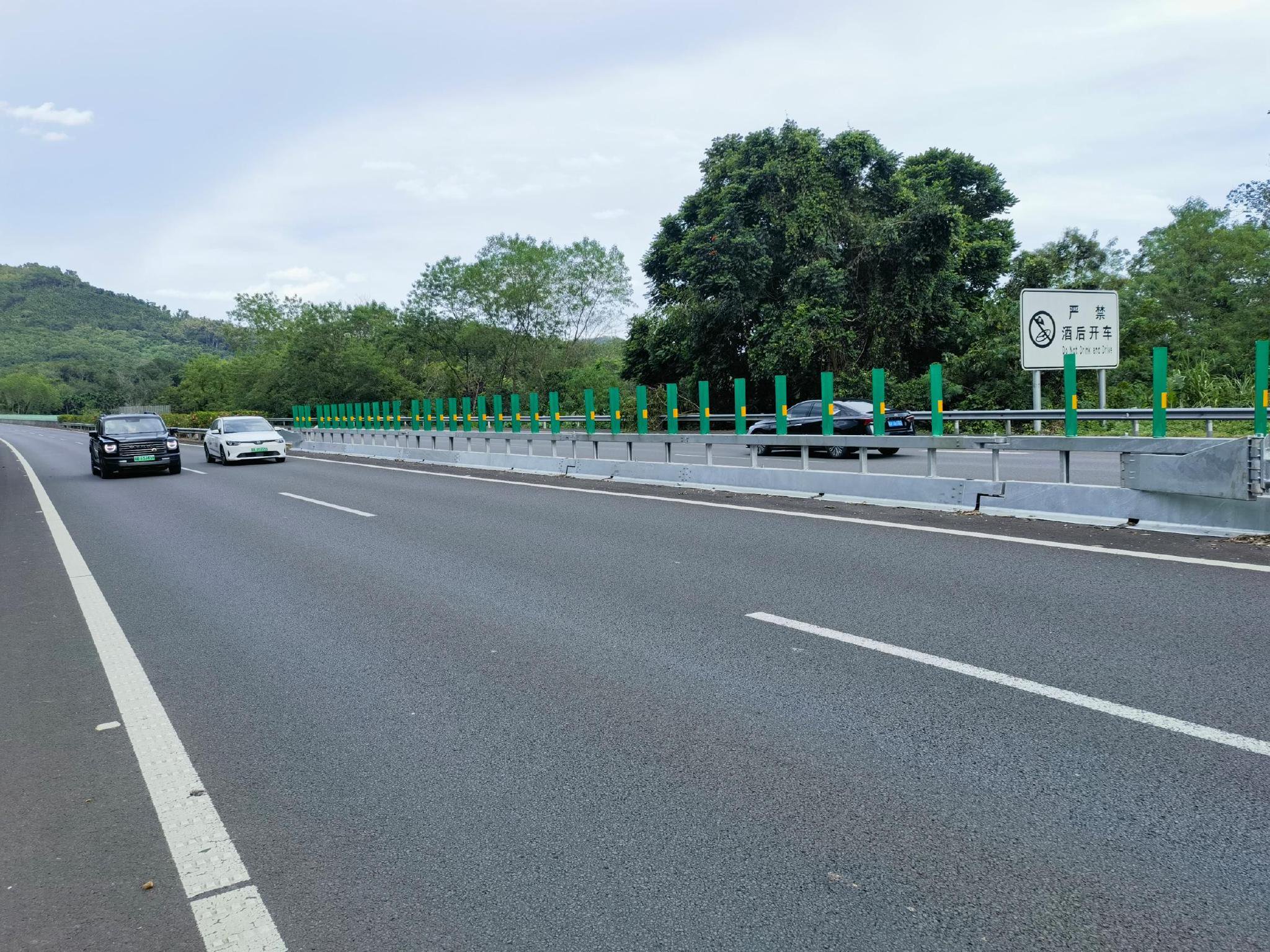 海南多条高速公路恢复双向四车道通行 部分路段实现双向通车