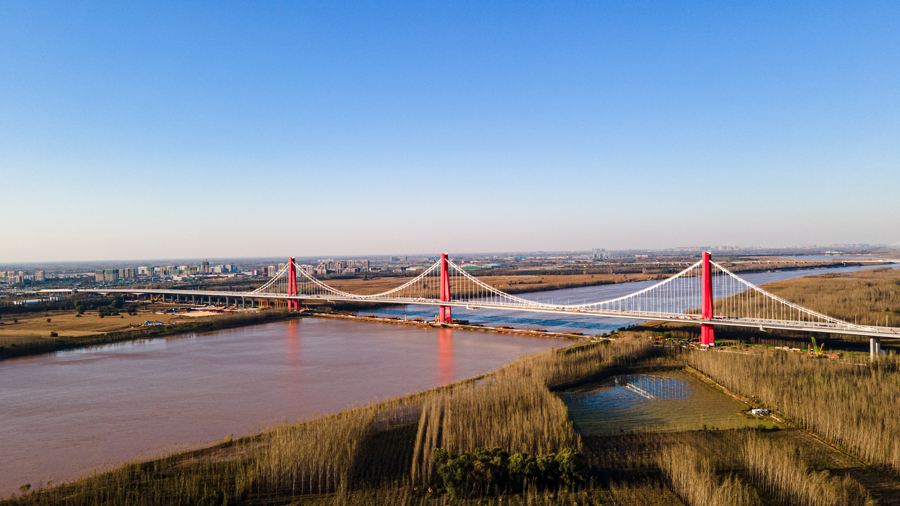 济南凤凰黄河大桥是济南市的重大工程,市政总院桥梁专业团队在总工程