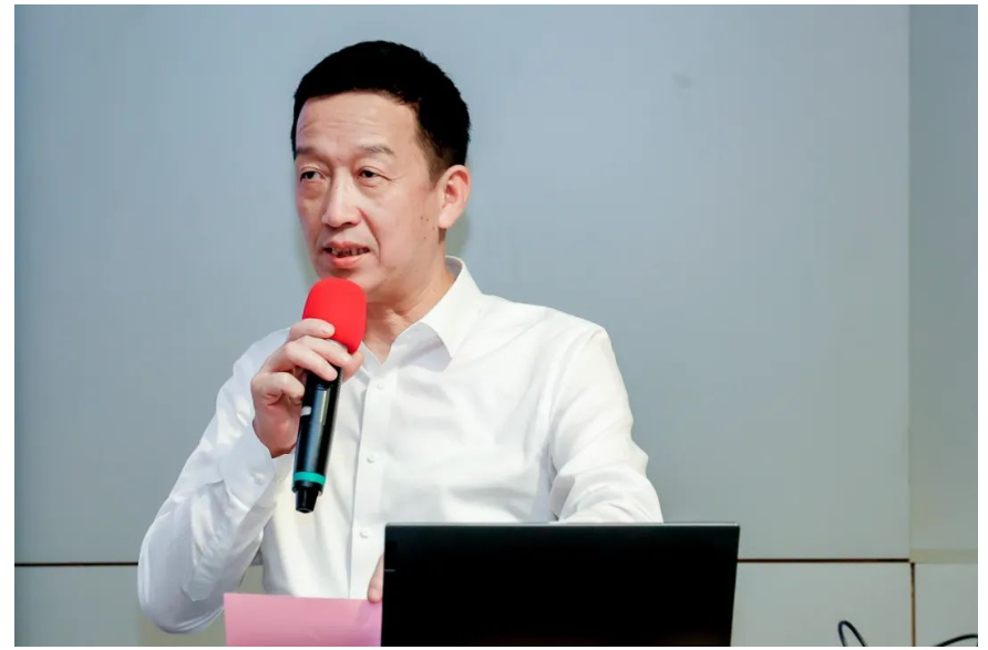 昆山高新区原党工委委员、管委会副主任孔维华