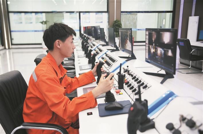 繁荣兵团·新时代新征程丨“在厂子走一天,鞋子都是干干净净的”_手机新浪网