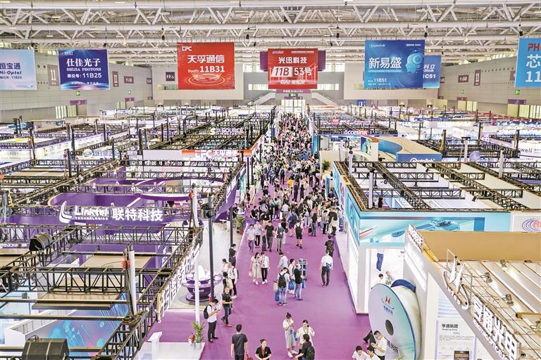昨天,第25届中国海外光电展览会在深圳海外会展中心举行。