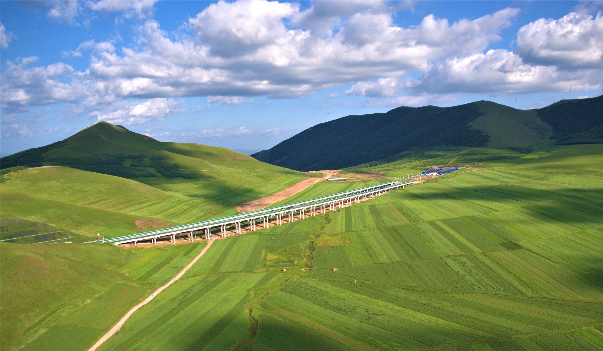 张承高速风景图