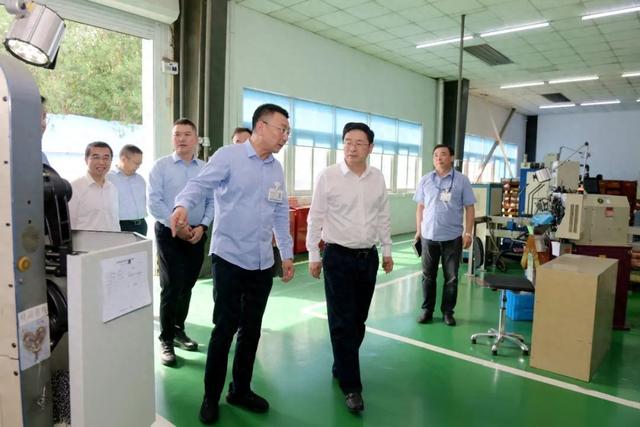 倾听企业发展诉求，为企业精准纾困！区委书记于勇走访调研上海电器股份有限公司人民电