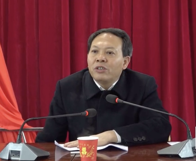 湖南省邵阳县人,曾任洞口县委常委,宣传部部长,组织部部长,县委副书记