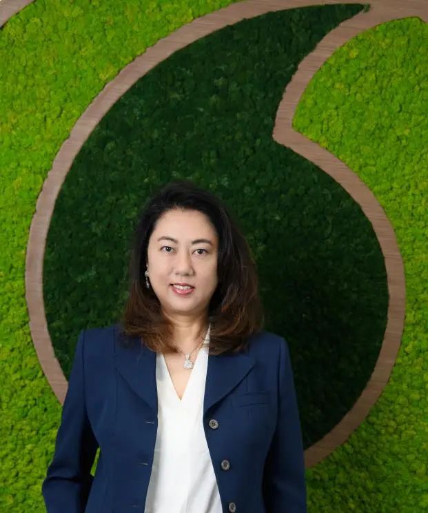 　　沃达丰集团北亚区高级副总裁郭秀闲女士（Eliza Kwok）