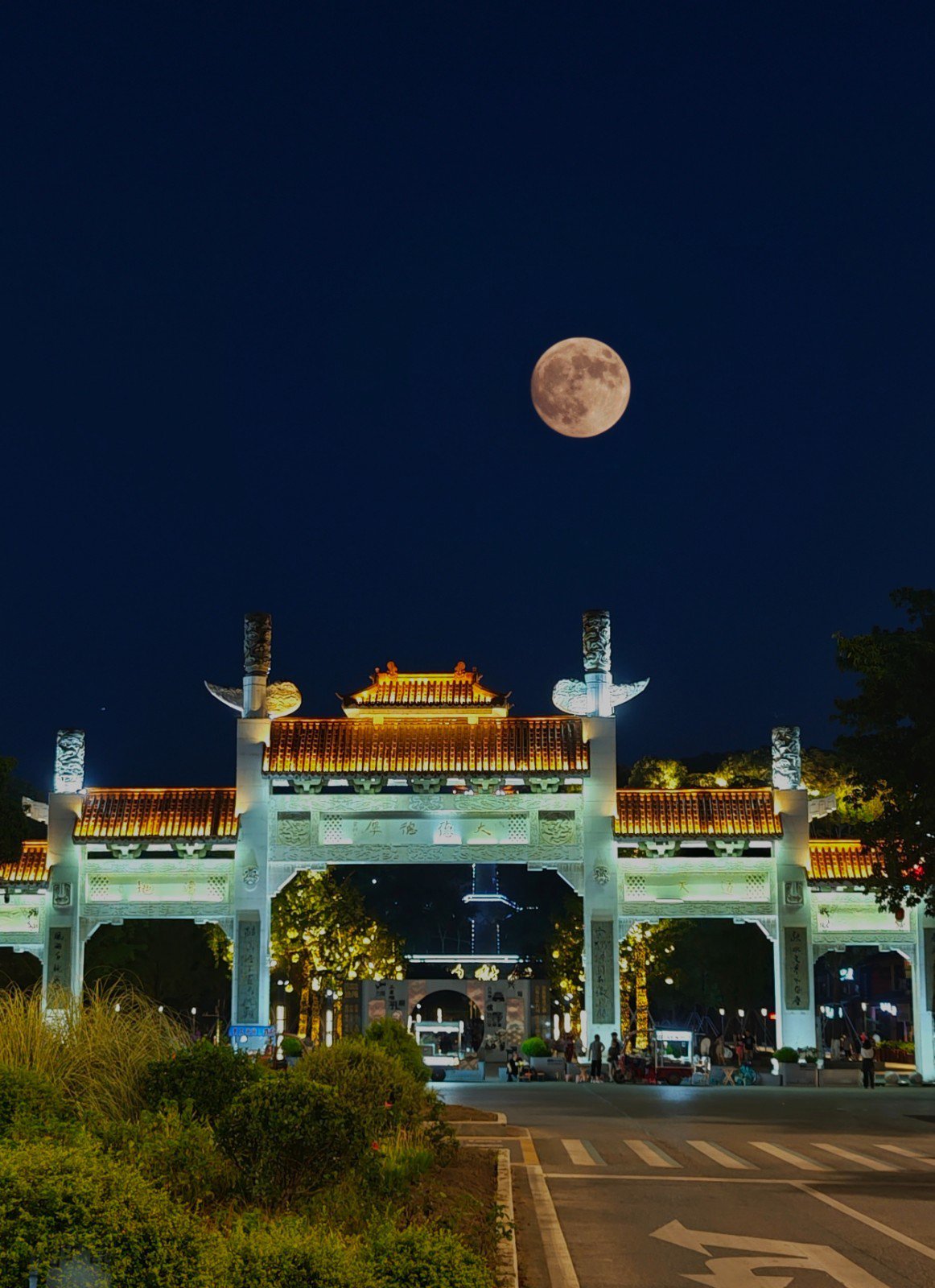 c视觉摄影师带您一起追明月