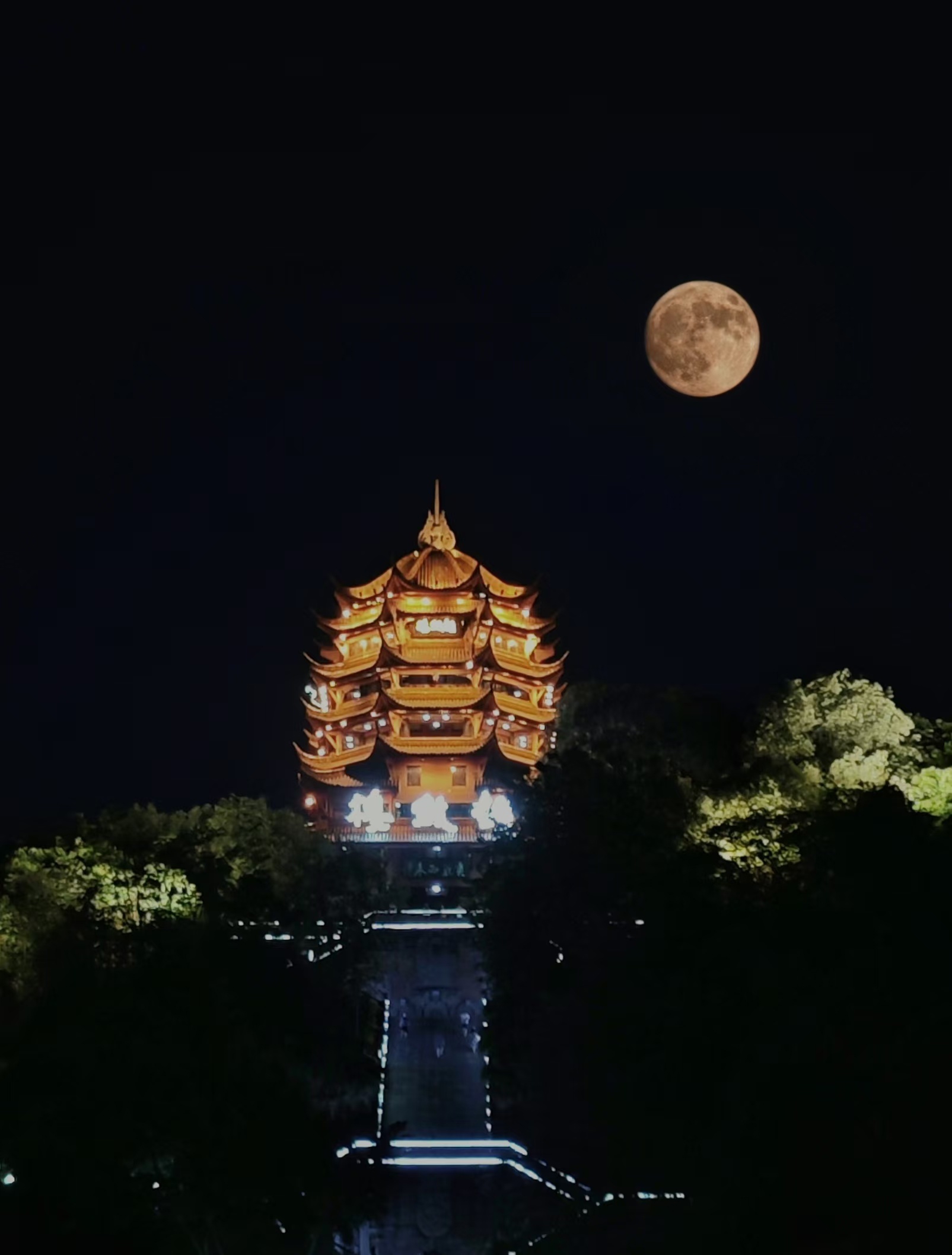 c视觉摄影师带您一起追明月