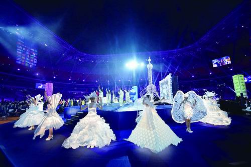 榫卯工艺“纸服饰”闪耀法国里昂